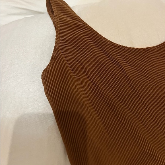 WeWoreWhat Belted Scoop Rib Knit Jumpsuit in Brown size Medium - Picture 4 of 6